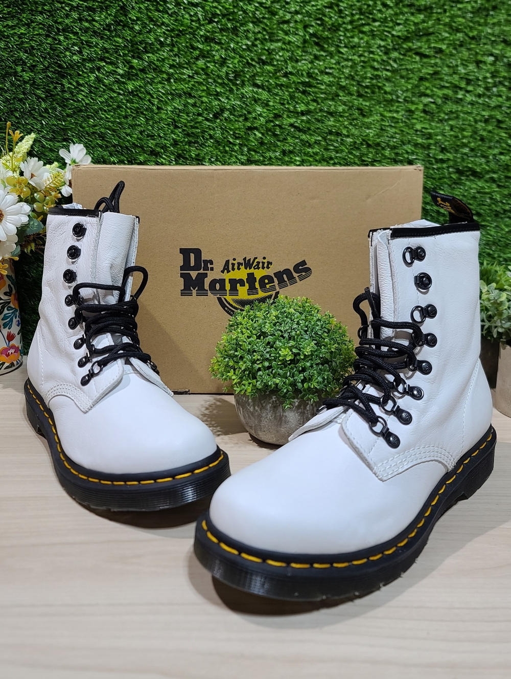Dr. Martens 1460 Virginia Leather Laced Boots Optical White Virginia, US 9 NEW